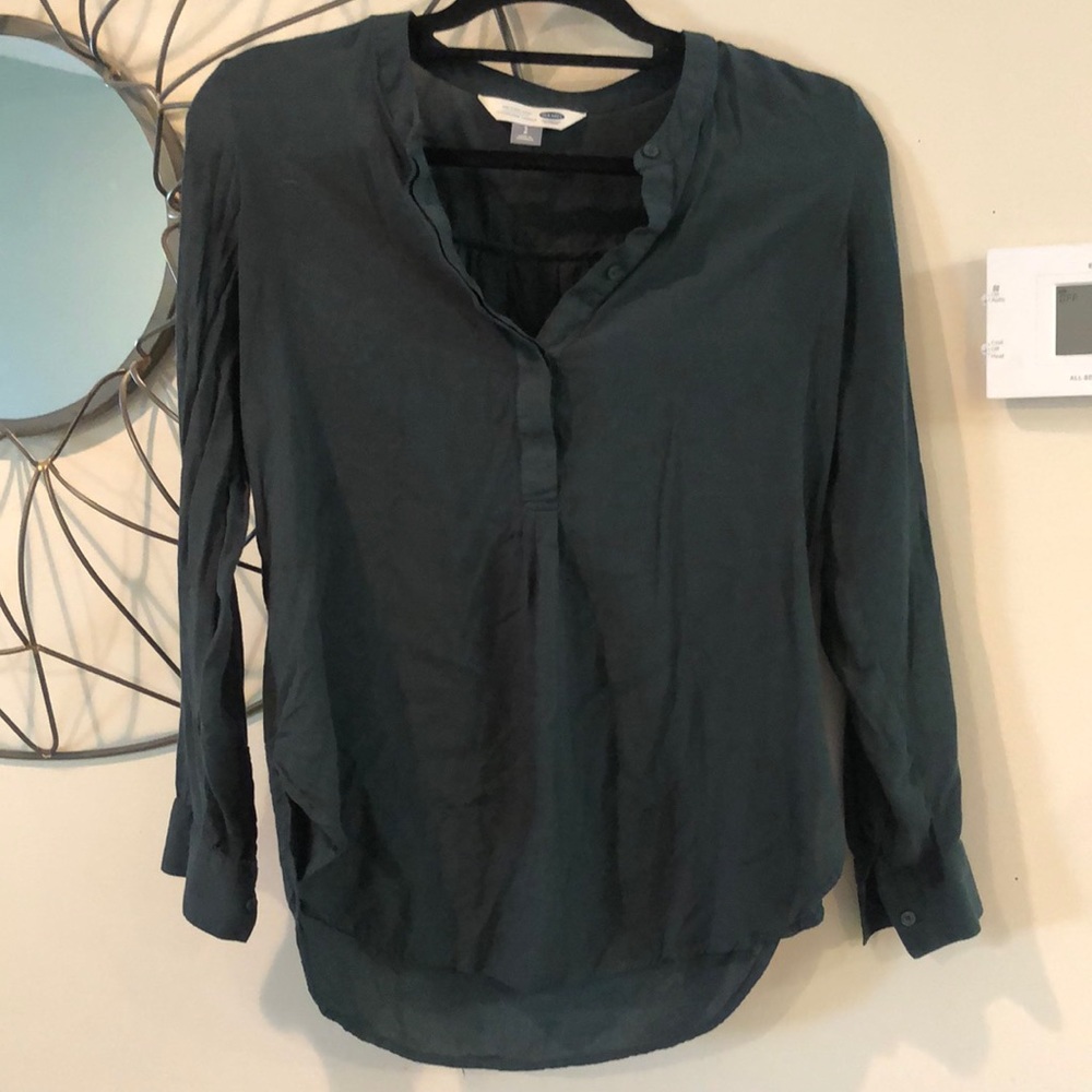 Deep green. Long-sleeved tunic. Good condition.